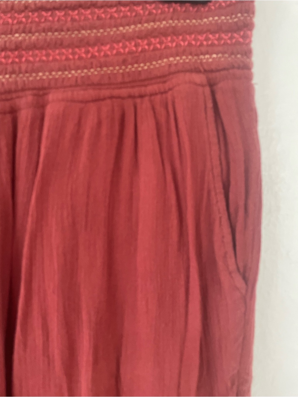 Ett Twa By Anthropologie Women's Sulawesi Smocked Joggers In Cedar; XS - Picture 2 of 7